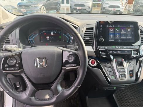 Used 2022 Honda Odyssey Touring image 5