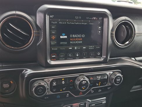 Used 2021 Jeep Wrangler Unlimited Sahara AWD/4WD image 16