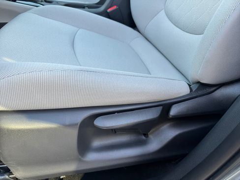 Used 2023 Toyota Corolla Cross L image 15