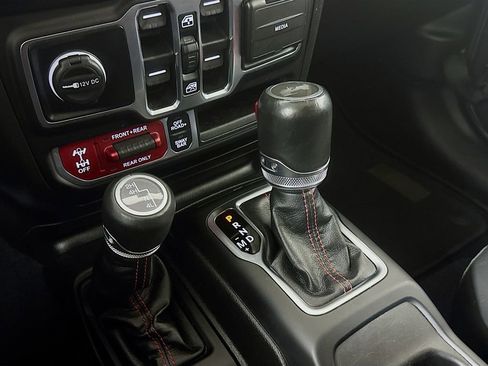 Used 2023 Jeep Wrangler Unlimited Rubicon w/ Cold Weather Group image 15