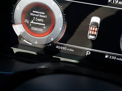 Used 2023 Nissan Pathfinder Platinum w/ Cargo Package image 30