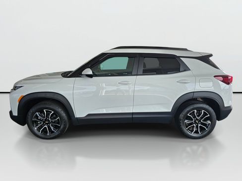 Used 2023 Chevrolet TrailBlazer ACTIV AWD/4WD image 2