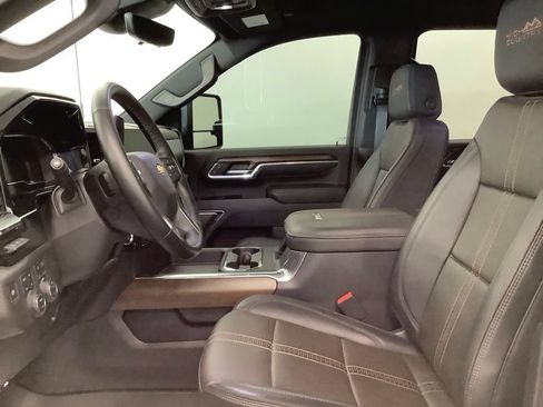 Used 2025 Chevrolet Silverado 2500 High Country w/ High Country Premium Package AWD/4WD image 16