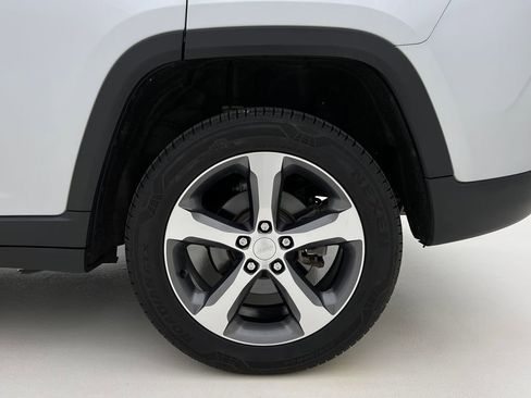 Used 2023 Jeep Grand Cherokee Limited w/ Luxury Tech Group II image 26