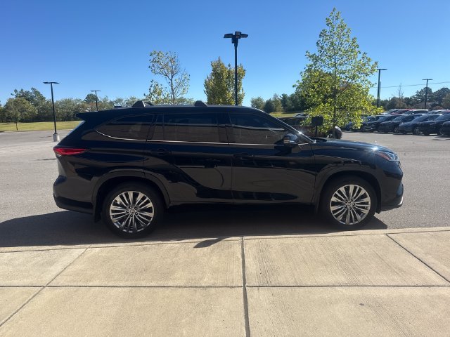 Used 2023 Toyota Highlander Platinum AWD/4WD image 5