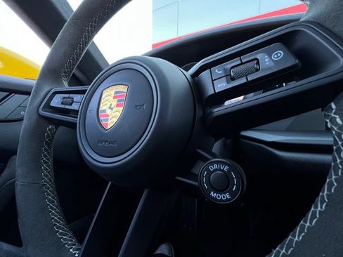 Used 2022 Porsche 911 GT3 RWD image 18