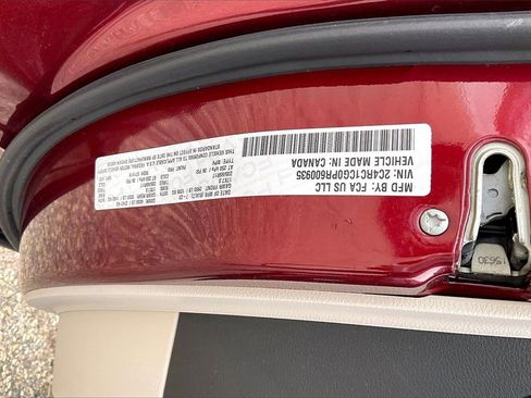 Used 2023 Chrysler Voyager LX image 5