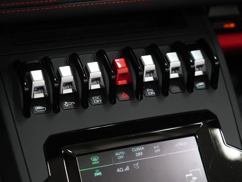 Used 2024 Lamborghini Huracan EVO image 26