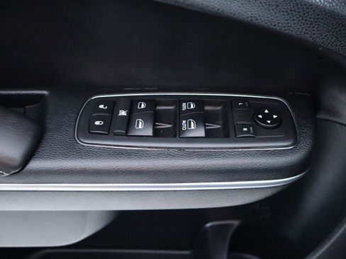 Used 2018 Chrysler 300 S w/ Beats Audio Group RWD image 27