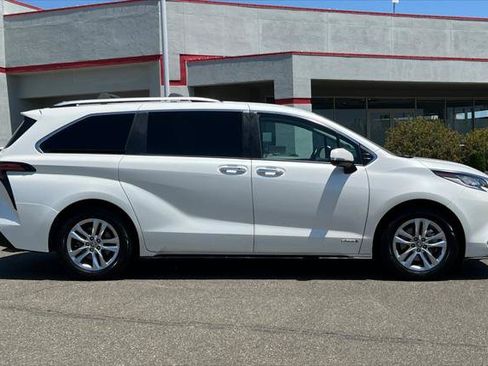Certified 2021 Toyota Sienna Limited AWD/4WD image 6