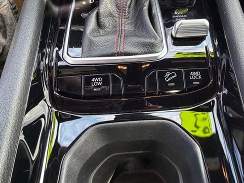 Used 2025 Jeep Compass Trailhawk AWD/4WD image 32