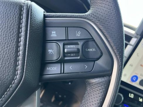 Used 2025 Toyota Tundra Limited AWD/4WD image 33