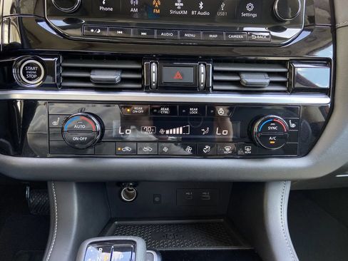 Used 2024 Nissan Pathfinder SL w/ SL Premium Package AWD/4WD image 23