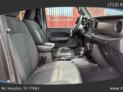 Used 2018 Jeep Wrangler Unlimited Sport S image 38