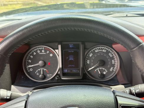 Used 2020 Toyota Tacoma TRD Off-Road AWD/4WD image 27