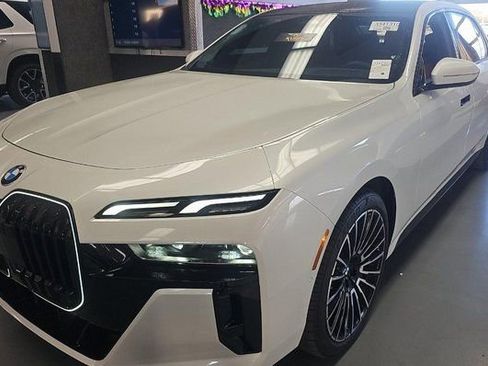 Used 2025 BMW 740i w/ Premium Package image 1