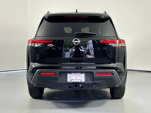Used 2024 Nissan Pathfinder SV w/ SV Premium Package AWD/4WD image 6