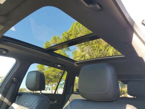 Used 2025 Cadillac XT6 Premium Luxury image 30