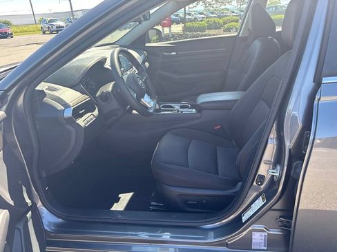 Used 2024 Nissan Altima 2.5 SV AWD/4WD image 10