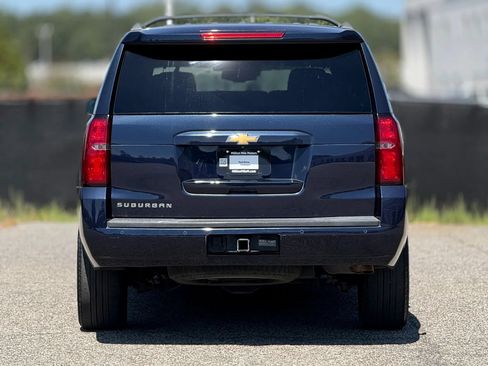 Used 2019 Chevrolet Suburban LT RWD image 4