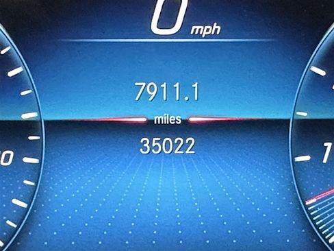 Used 2023 Mercedes-Benz GLS 450 4MATIC image 29