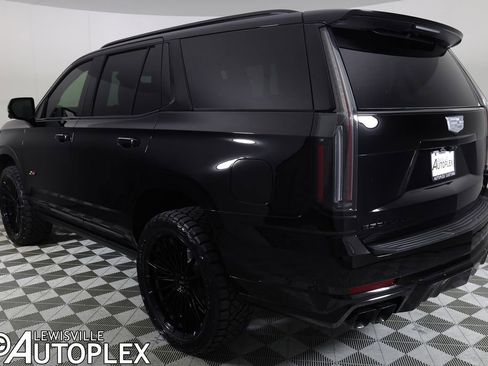 Used 2026 Cadillac Escalade V w/ LPO, ONYX Package AWD/4WD image 7