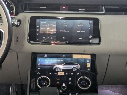 Used 2022 Land Rover Range Rover Velar R-Dynamic S image 16