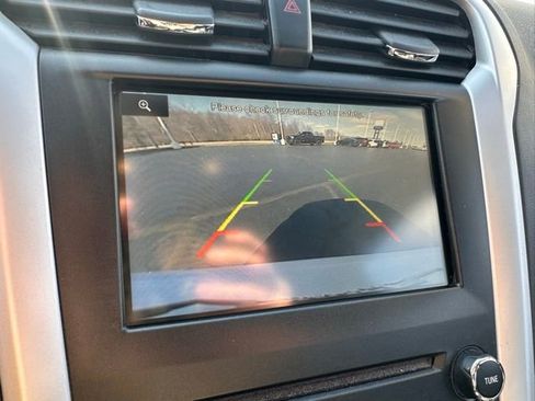 Used 2015 Ford Fusion SE FWD image 22
