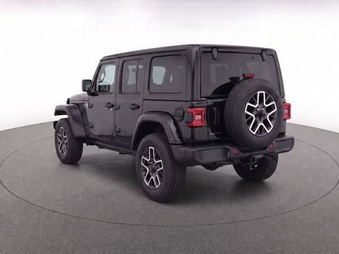 Used 2025 Jeep Wrangler Unlimited Sahara AWD/4WD image 7