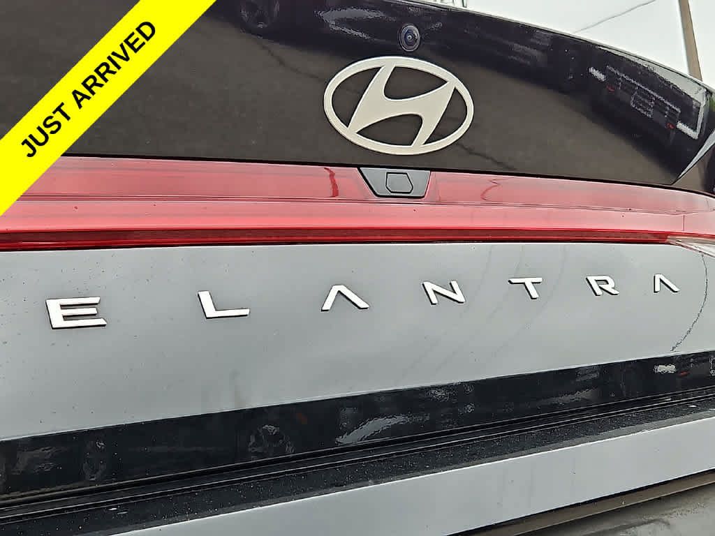 Used 2025 Hyundai Elantra SEL FWD image 33