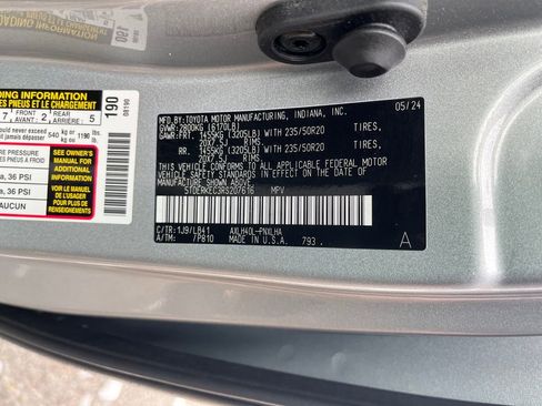 Certified 2024 Toyota Sienna Platinum image 33