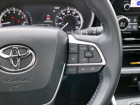 Used 2023 Toyota Highlander XSE image 25