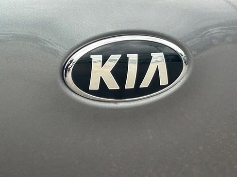 Used 2017 Kia Niro LX image 21