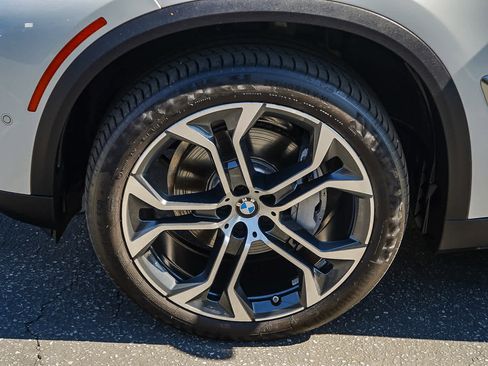 Used 2025 BMW X5 sDrive40i w/ Premium Package image 10