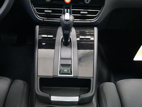 New 2026 Porsche Macan image 20