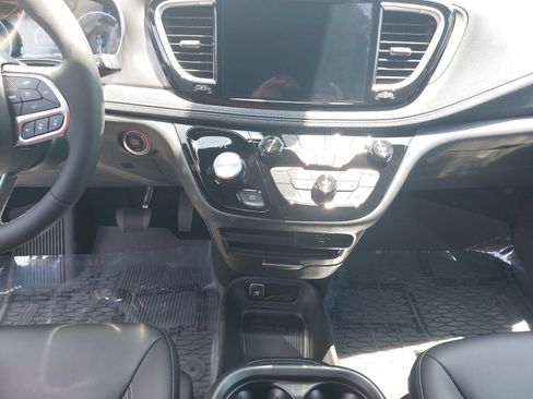 New 2026 Chrysler Pacifica Select FWD image 20