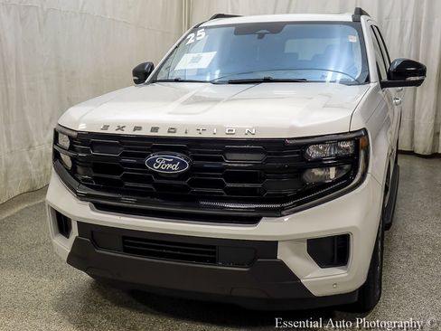Used 2025 Ford Expedition Active AWD/4WD image 5