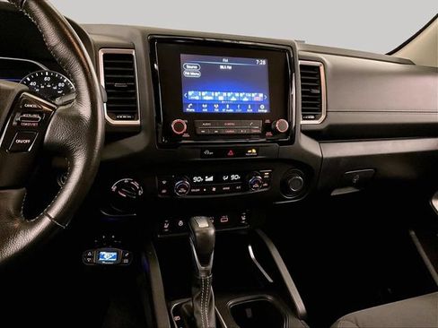 Used 2024 Nissan Frontier SV AWD/4WD image 6