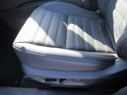 New 2025 Mitsubishi Outlander SE image 14