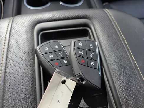 Used 2023 Chevrolet Suburban Premier image 30