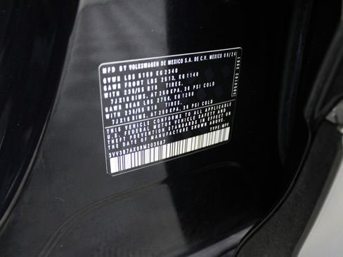 Used 2024 Volkswagen Tiguan SE image 43