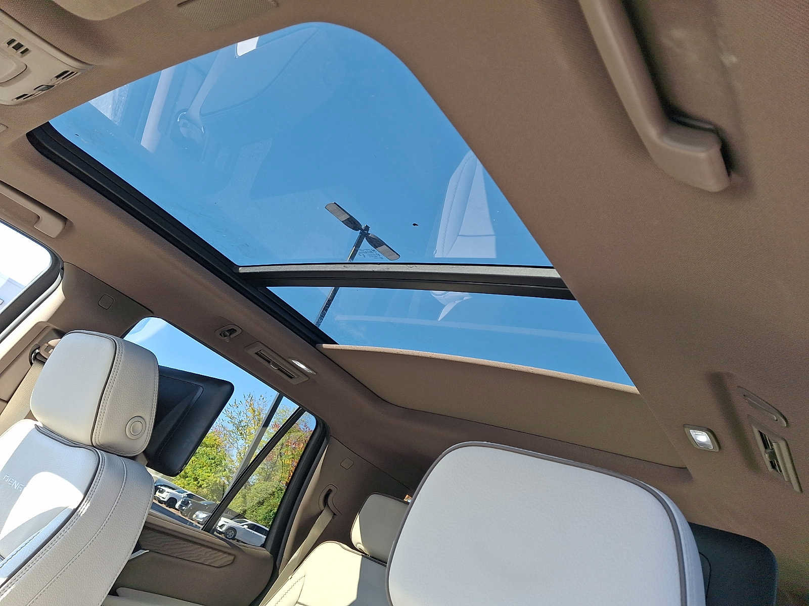 Used 2025 GMC Yukon Denali w/ Denali Reserve Package AWD/4WD image 16