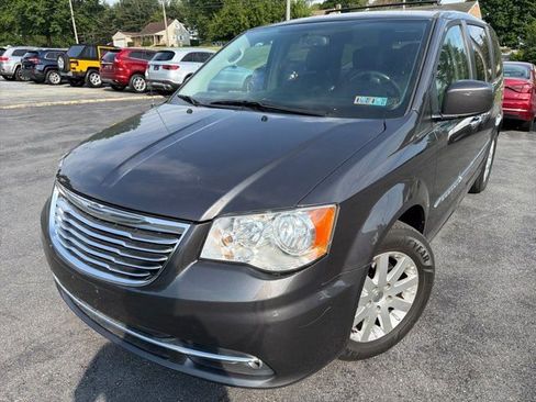 Used 2016 Chrysler Town & Country Touring w/ Driver Convenience Group FWD image 1
