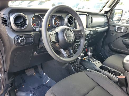 Used 2023 Jeep Gladiator Sport image 9