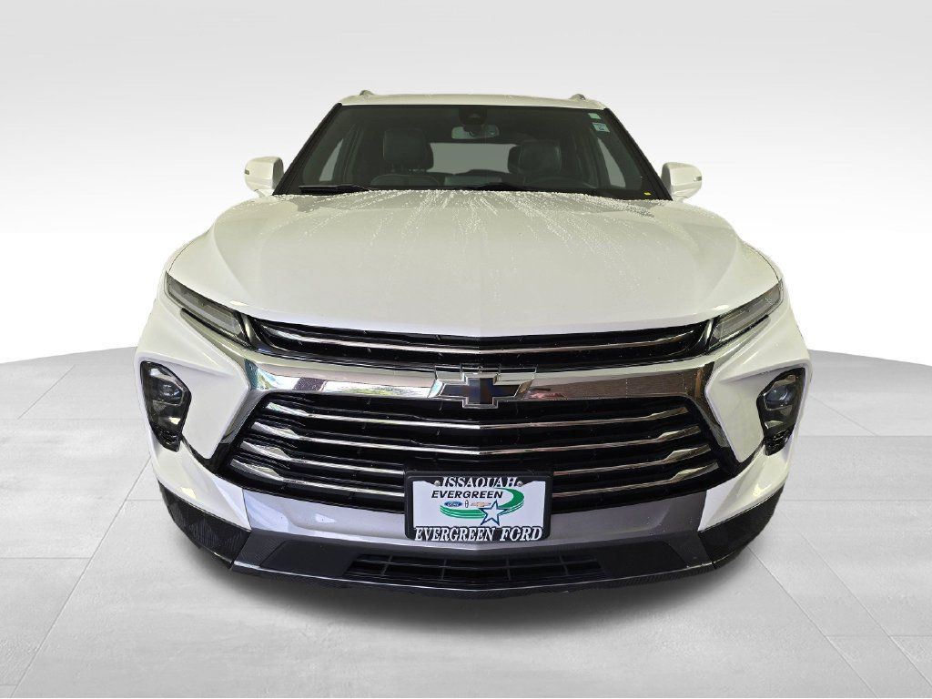 Used 2023 Chevrolet Blazer Premier AWD/4WD image 2
