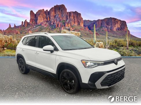Used 2025 Volkswagen Taos SE FWD image 9