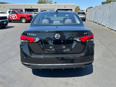 Used 2021 Nissan Versa SV FWD image 3