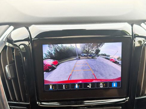 Used 2023 Chevrolet Traverse Premier image 35