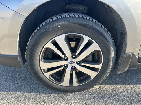 Used 2018 Subaru Outback 2.5i Limited image 6