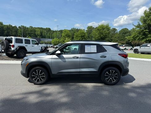 Used 2023 Chevrolet TrailBlazer ACTIV w/ Sun and Liftgate Package AWD/4WD image 2